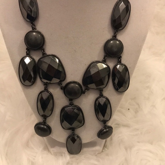 H&M hematite colored stone necklace - Picture 2 of 8